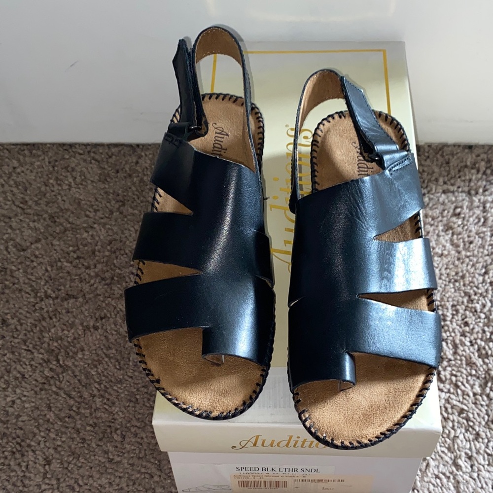 Auditions Black Leather Sandals - Picture 3 of 4
